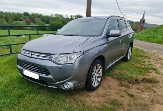 Mitsubishi 2.0i 4WD PHEV Instyle