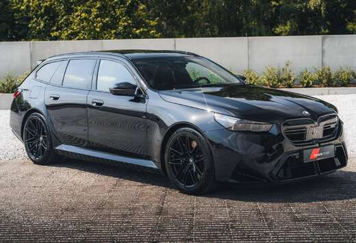 BMW G99 Touring / Saphirschwarz Metallic / 21\