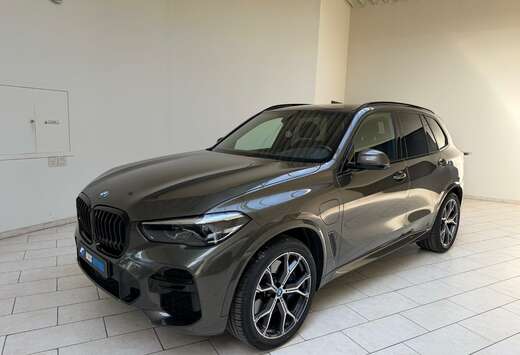 BMW X5 PHEV 3.0AS xDrive45e // Pack M