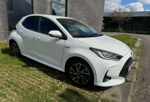 Toyota 1.5 hybrid e-CVT Comfort LHD