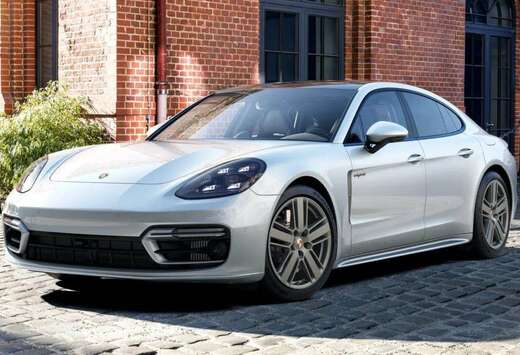 Porsche 4 PHEV Platinum Edition