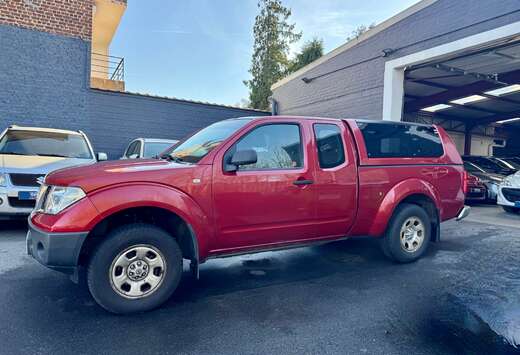 Nissan 4X4 2+2 117000 km car-pass / TVA