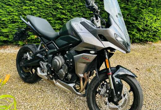 Triumph 660cc 81cv état neuf , 1er proprio