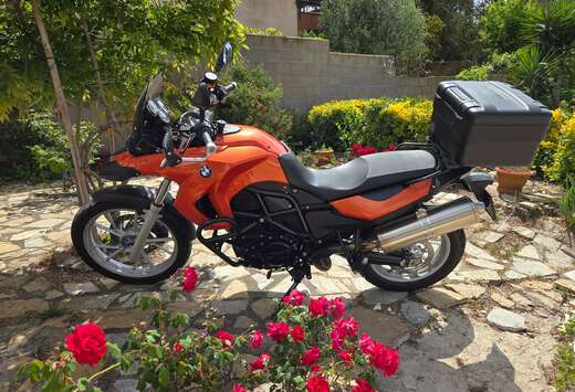 BMW (800 cm3)