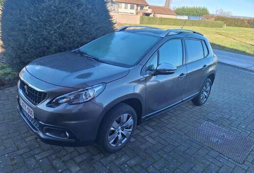 Peugeot 2008 1.2i PureTech Style