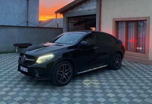 Mercedes-Benz Coupé d 4-Matic AMG Line