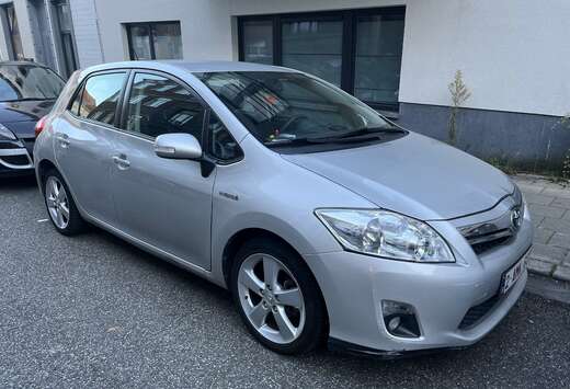 Toyota 1.8 Hybrid Life