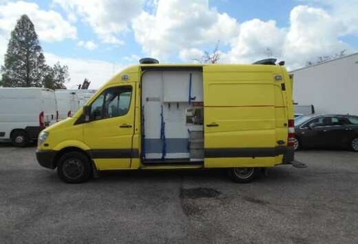 Mercedes-Benz 519 AMBULANCE MET COMPLETE INRICHTING.. ...