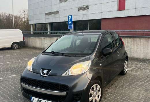 Peugeot 1.0i Black & Silver Edition