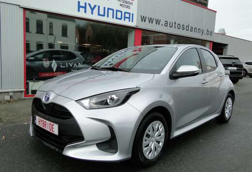 Toyota Yaris Hybrid 1.5 VVT-i navi camera