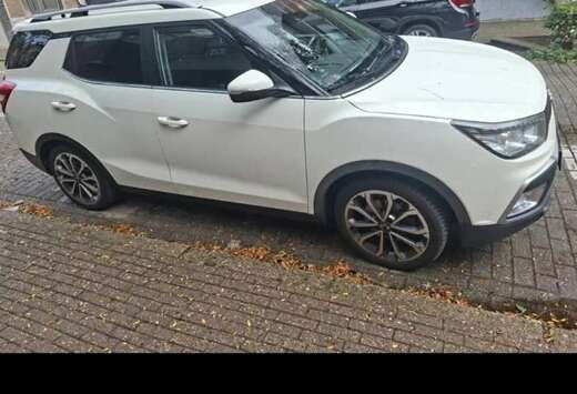 SsangYong 1.6i e-XGi 2WD Crystal