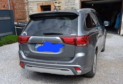 Mitsubishi 2.4i 4WD PHEV Business Edition SDA-NAV