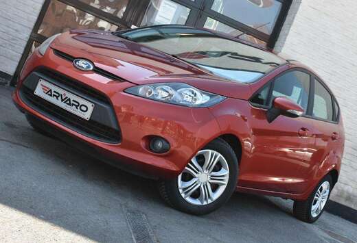 Ford 1.25i Titanium / Trekhaak / Airco / Garantie