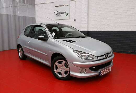Peugeot 206 1.4i * A/C * VITRES ELECTRIQUES * 88000 K ...