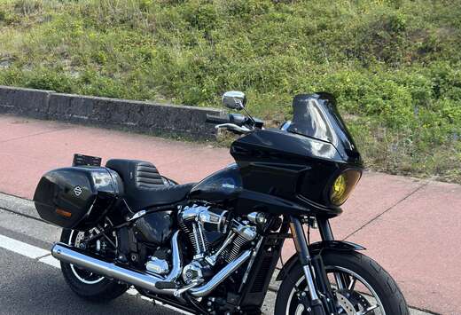 Chrome Trim/ Vivid Black