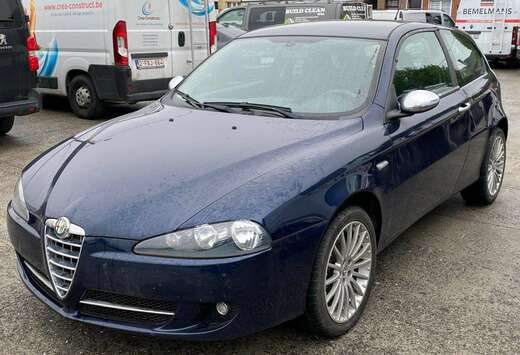 Alfa Romeo 147 1.6i faible Km petit Prix à vendre ma ...