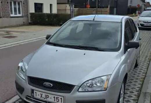 Ford 1.6 16V Aut. Ghia