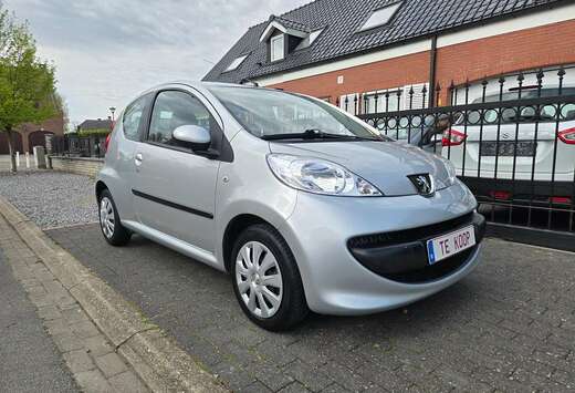 Peugeot 107 1.0i 12v Trendy 2Tronic