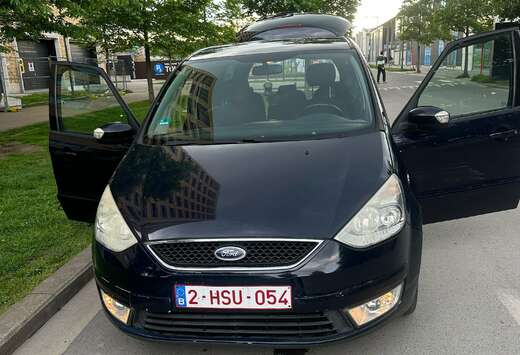 Ford Galaxy 2.0i Ghia