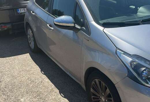 Peugeot 208 1.4i Allure