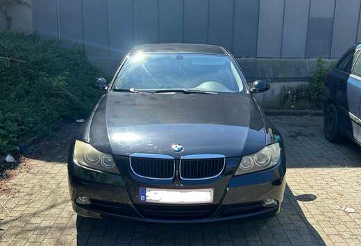 BMW 320i