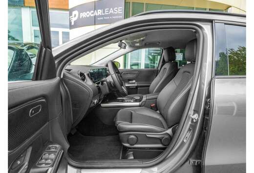 Mercedes-Benz GLA 180/APPLECARPLAY/AMG/18/KAMERA/LED/ ...