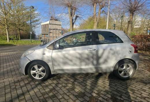 Toyota 1.4 - 90 D-4D Luna  0467 63 94 32