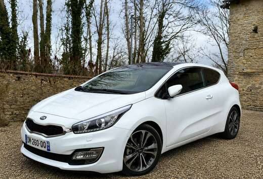 Kia Pro_Cee\'d 1.6 CRDi FIFA World Cup Edition