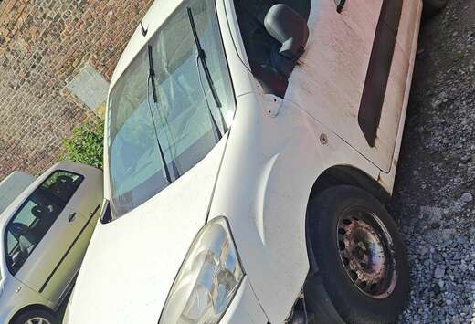 Peugeot 1.6 HDi L1H1 Pack CD Airco 122