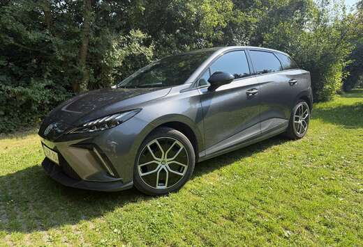 MG 64 kWh Luxury
