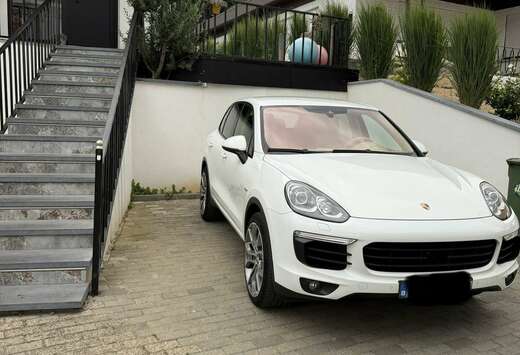 Porsche S Hybrid Tiptronic