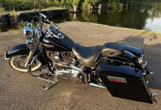 Softail DELUXE  FLSTN 103