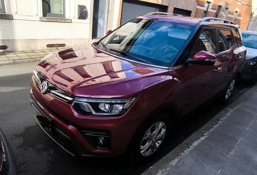 SsangYong grand Tivoli quartz 1.5 Cherry red