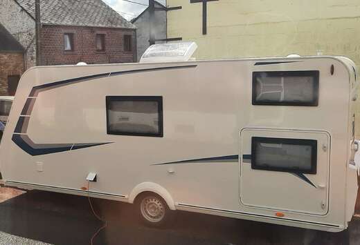 Caravans-Wohnm 496 style family