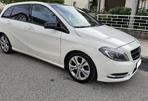 MERCEDES BENZ CLA 180 ANNÉE 2021  EN EXCELLENT 