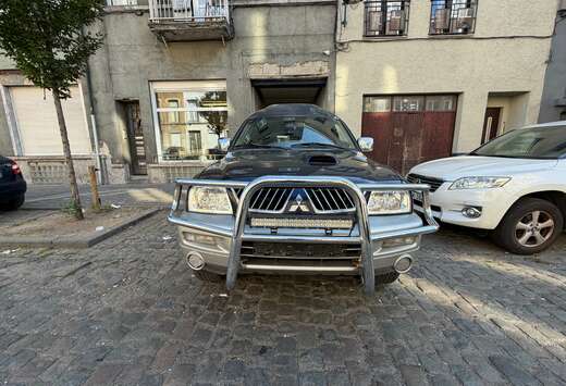 Mitsubishi 2.5 Turbo int. Intense 4WD Full Option pou ...