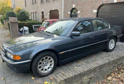 BMW 728i