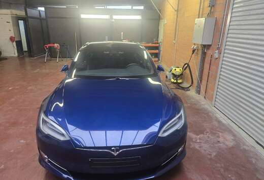 Tesla 90 kWh Performance Dual Motor