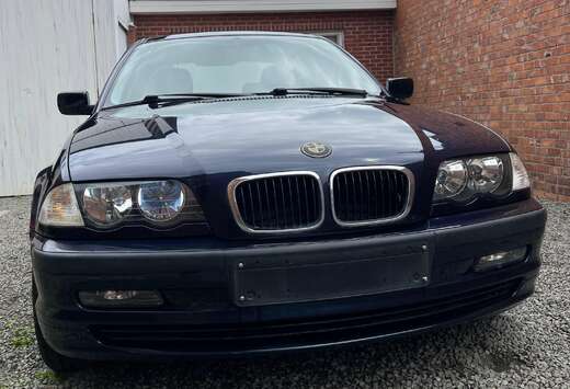 BMW 318iA Pack