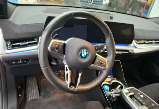 BMW iX2 66.5 kWh xDrive30