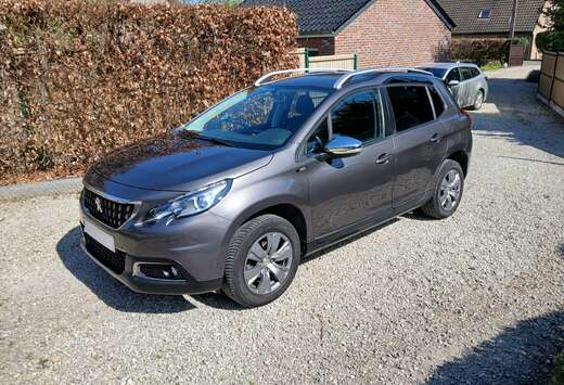 Peugeot 2008 1.2i PureTech Style