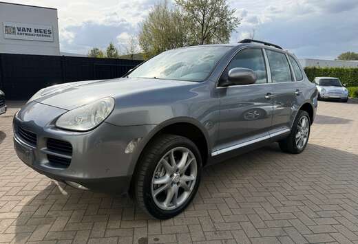 Porsche 4.5i V8 Tiptronic S