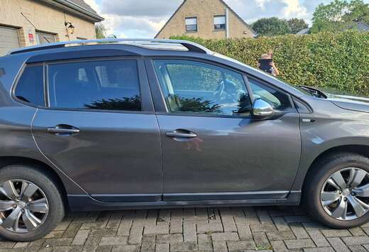 Peugeot 2008 1.2i PureTech Style