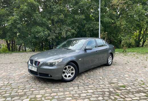 BMW 520i GARANTIE 2 ANS / MOTEUR 92 000KM