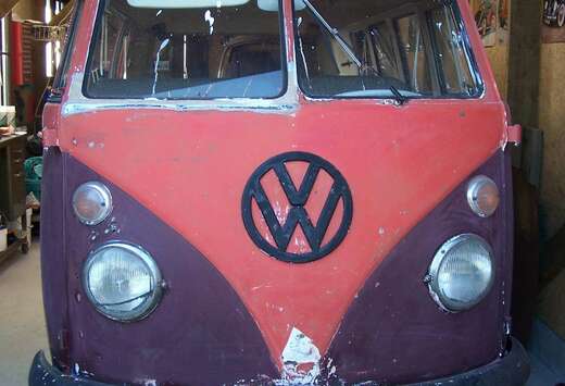 Volkswagen 1965 Volkswagen T1 Split Bus (11-window)