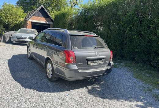 Toyota Avensis SW 2.2 Turbo D4D 16v Linea Luna