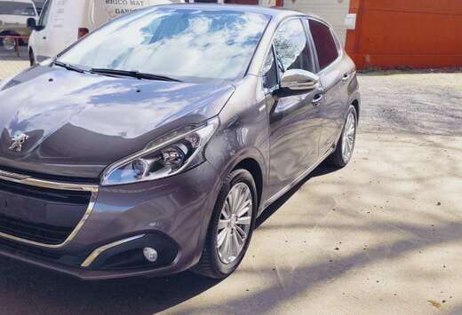 Peugeot 208 1.2i Style