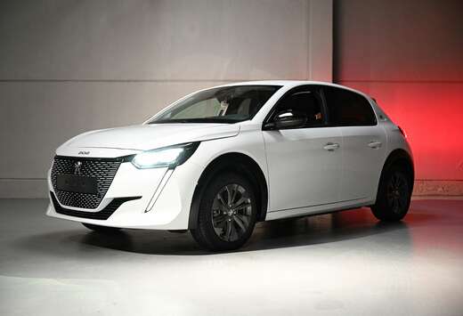 Peugeot e-208 ALLURE / CAMERA / NAV