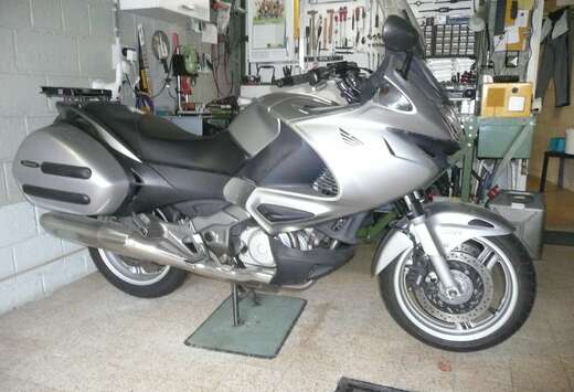 Honda 700 cm3 NTV700VA