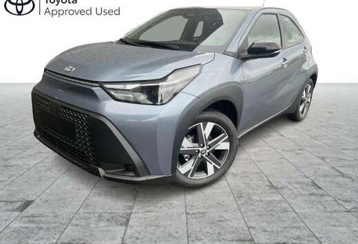 Toyota 1.5 Hybrid Play + Active Pack
